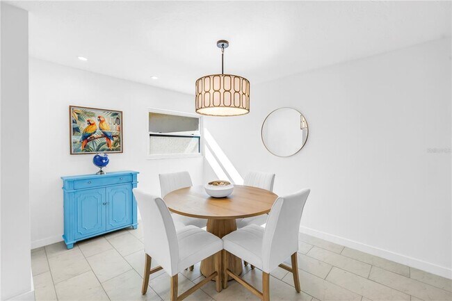 Building Photo - 111 Whispering Sands Cir