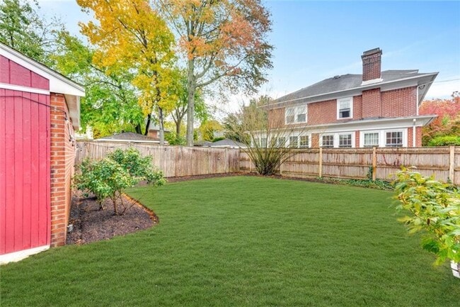 Building Photo - 41 Elmway St