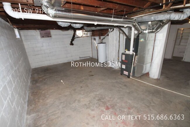 Building Photo - Recently Updated 3 BR 1 Bath Utilities Pai...