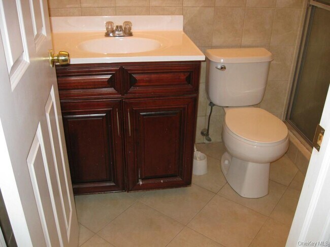 Building Photo - 622 S 6th Ave