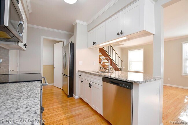 Building Photo - 1527 Mariner Dr