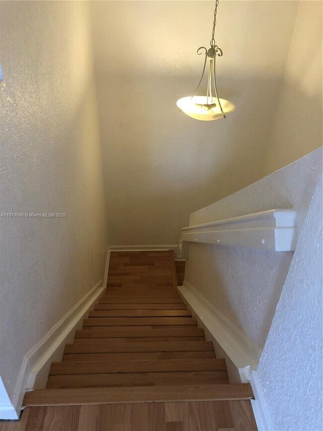 Building Photo - 693 Live Oak Ln