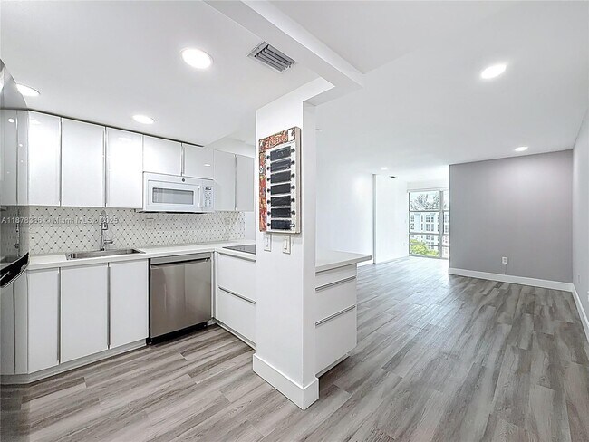 Building Photo - 17620 Atlantic Blvd