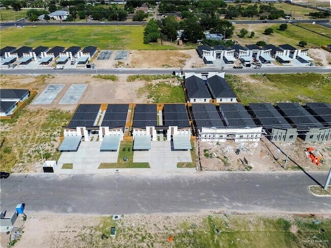 Building Photo - 604 N Onyx Ave