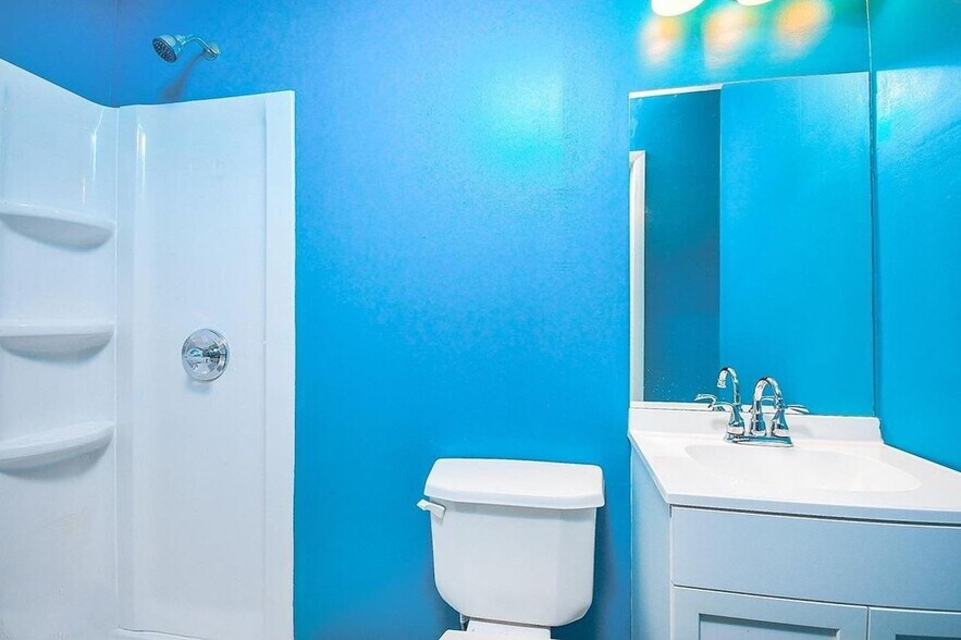 Building Photo - 185 Oak Dr SW