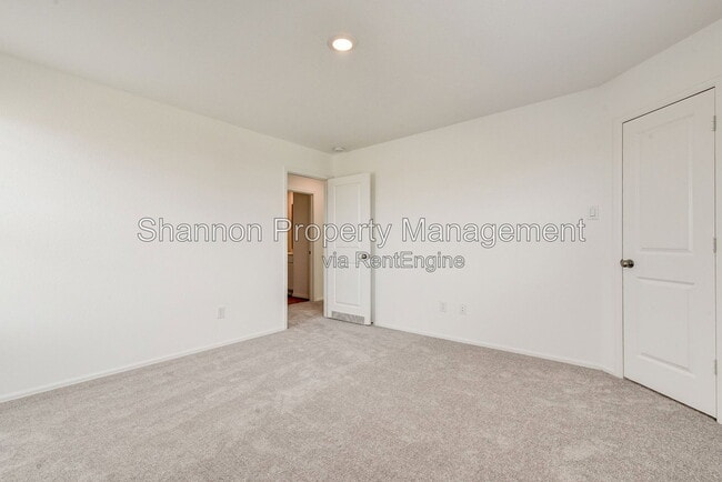 Building Photo - 7418 Clover Chase Dr