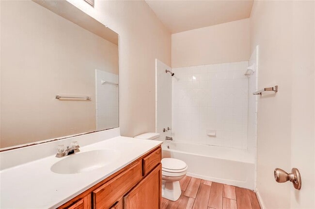 Building Photo - 2808 Southampton Way