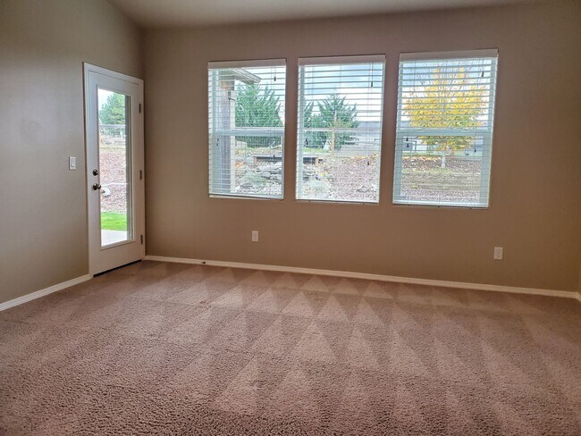 Building Photo - Pet Friendly Craftsman Style Home in Desirable West Salem Neighborhood