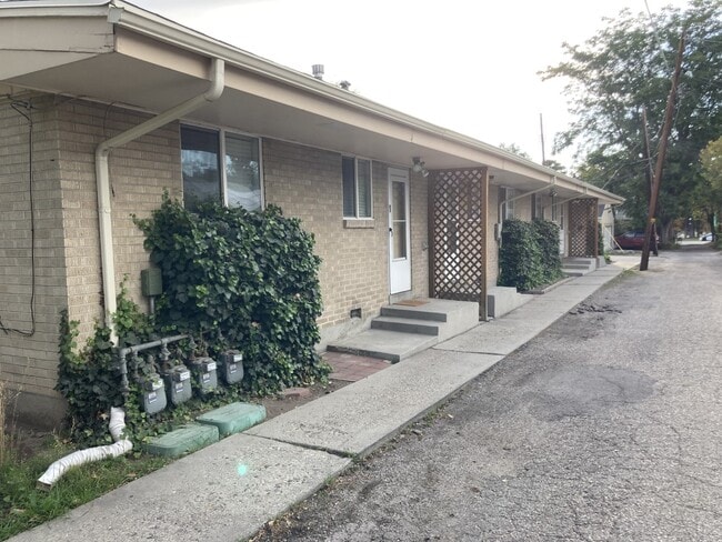 Rear entrance - 922 S Lake St