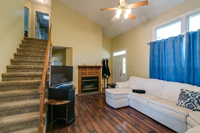 Building Photo - 1122 Rosebrook Dr