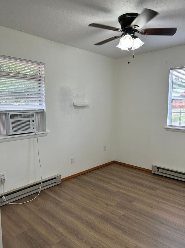 Building Photo - 3807 SE Camden Way