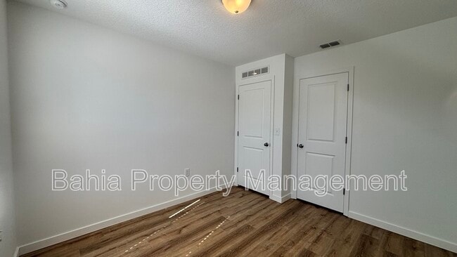 Building Photo - 912 Grandin St