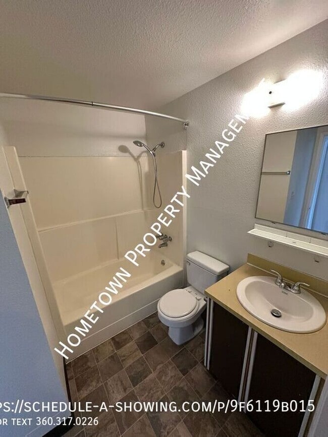 Building Photo - 335 Dennis St SE