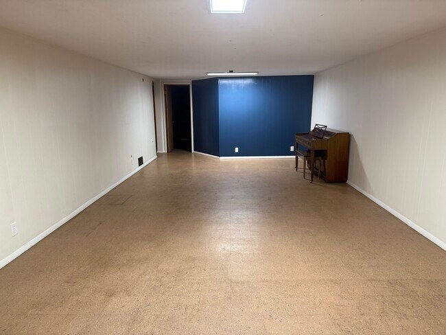 Building Photo - 1127 E Reynolds St