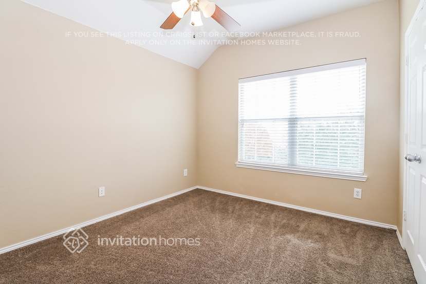 Building Photo - 15713 Landing Creek Ln