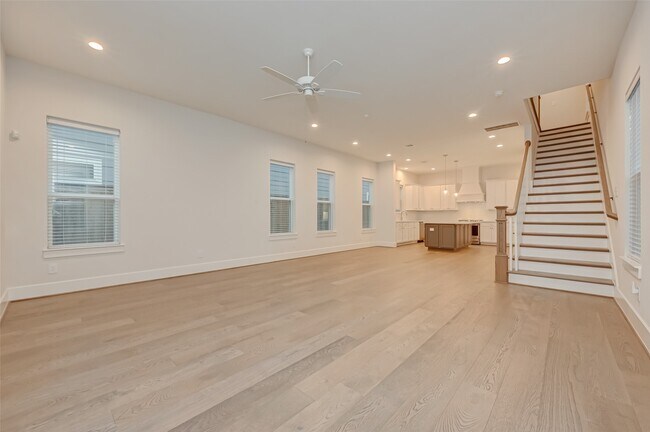 Building Photo - 10 Thorpe Ln
