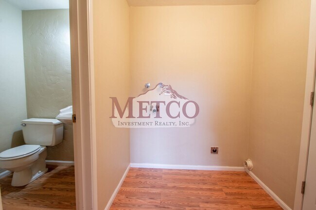 Building Photo - 07802