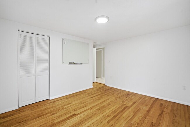 Building Photo - 1108 New Britain Ave