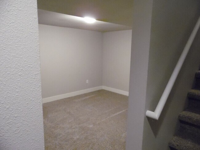 Building Photo - 2813 Henderson Dr