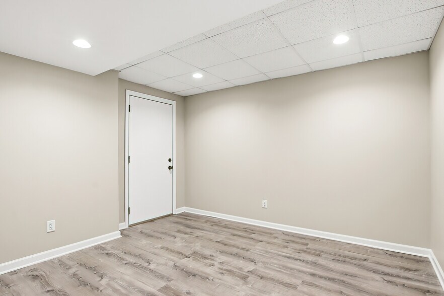 Building Photo - 6582 Lakeside Rd