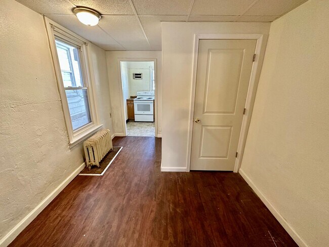 Building Photo - Renovated 4 bedroom, 1.5 bathroom house in South Allentown!