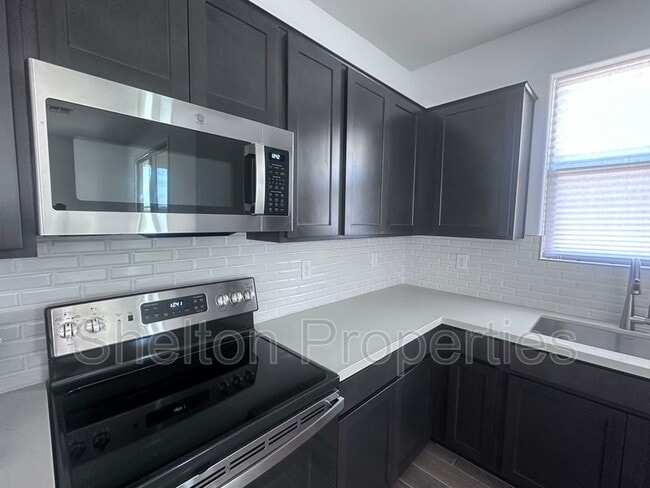 Building Photo - 14360 W Alameda Dr