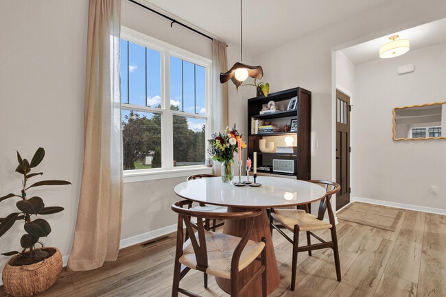 Building Photo - W204N1763 Laurel Pl