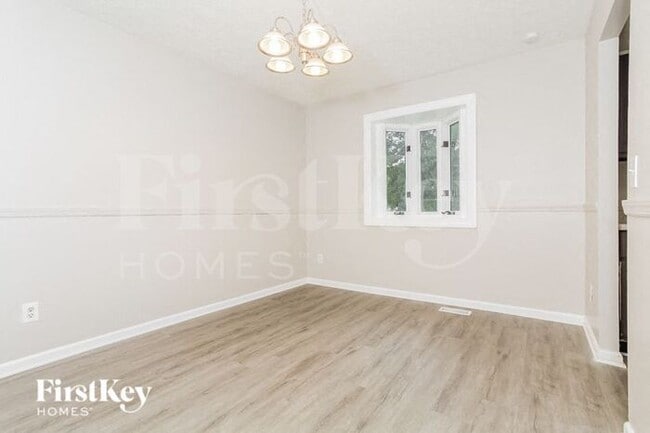 Building Photo - 3573 Hazelwood Dr