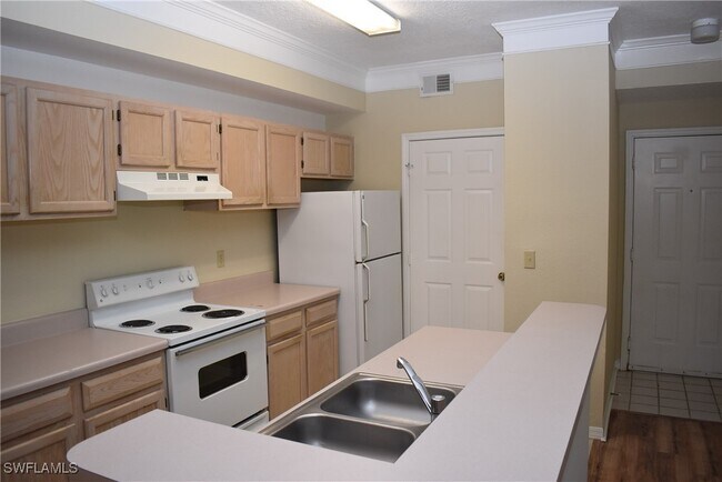 Building Photo - 11571 Villa Grand