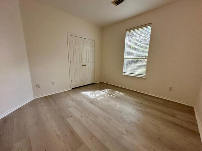 Building Photo - 951 Doire Dr