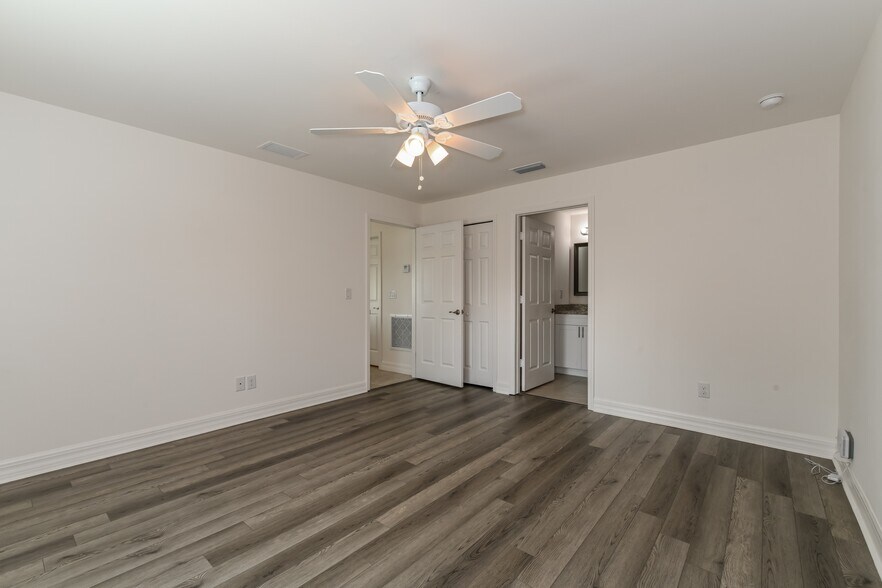 Building Photo - 106 NW 24th Terrace