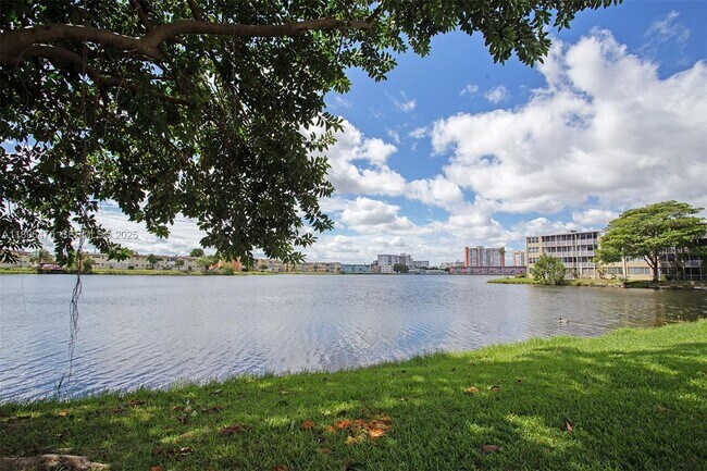 Building Photo - 1750 NE 191st St