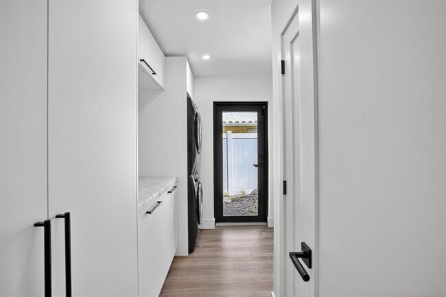 Building Photo - 2157 Coral Gardens Dr