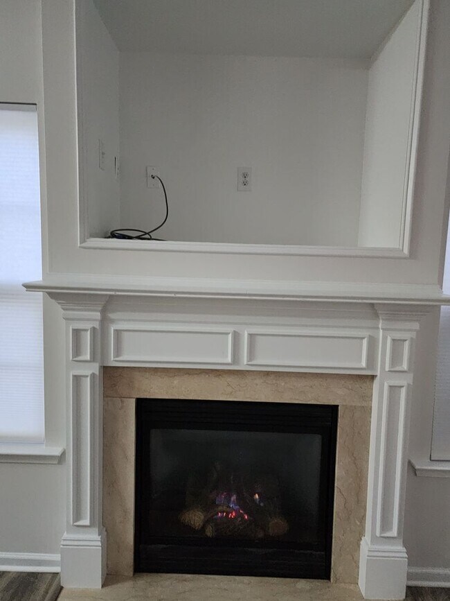 Building Photo - Four bedroom townhome in Caldwell Station