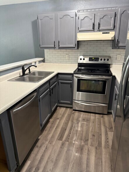 Building Photo - W6527 Woodhaven Cir