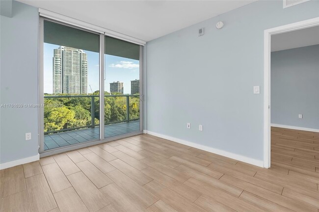 Building Photo - 1600 SW 1st Ave