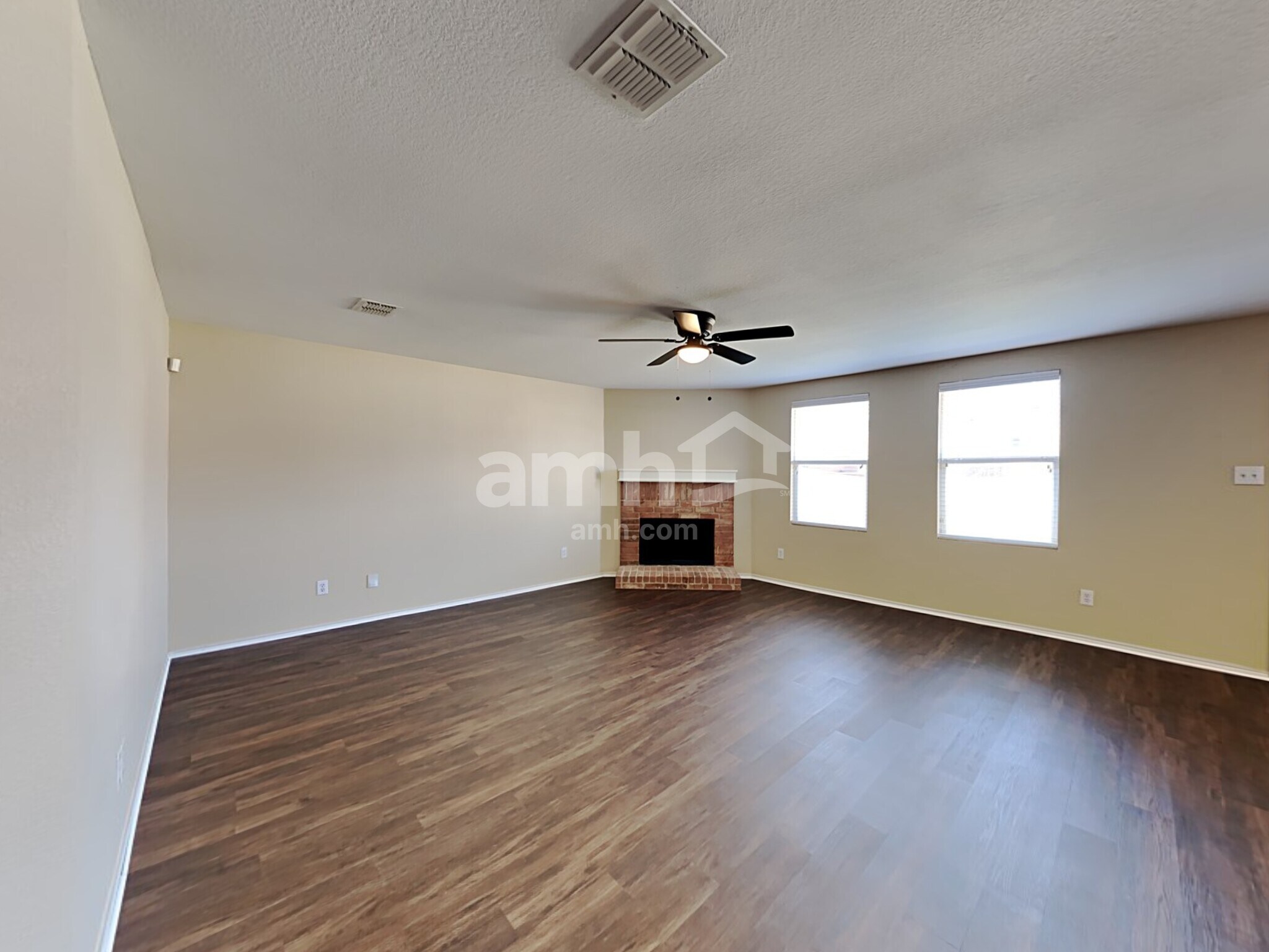 Building Photo - 1021 Bumble Bee Dr