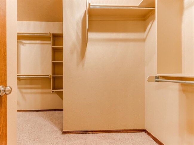 Building Photo - 16616 Hardwood Pl