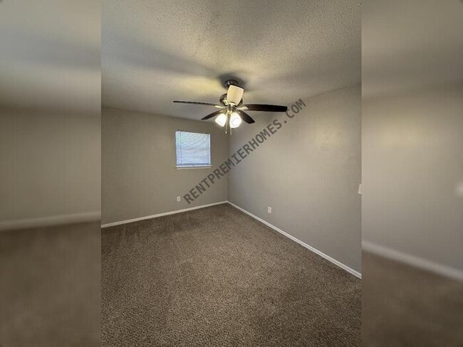 Building Photo - 3938 SE 14th Pl