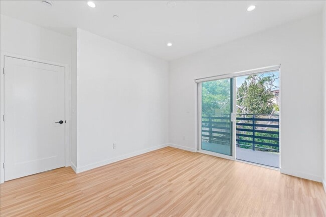 Building Photo - 4019 Mont Clair St