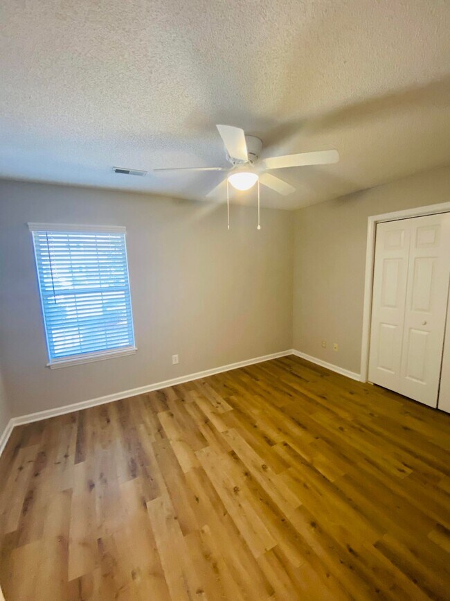 Building Photo - 2918 Mulberry Ln