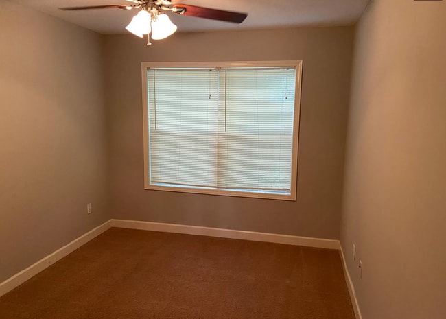 Building Photo - 3 BD/2.5 BA