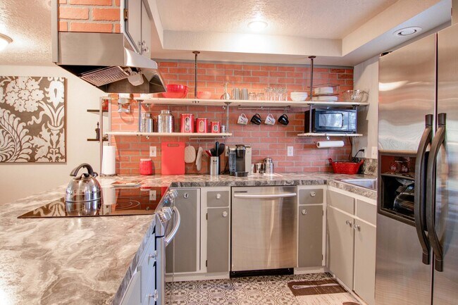 Building Photo - 3736 Rose Hill St