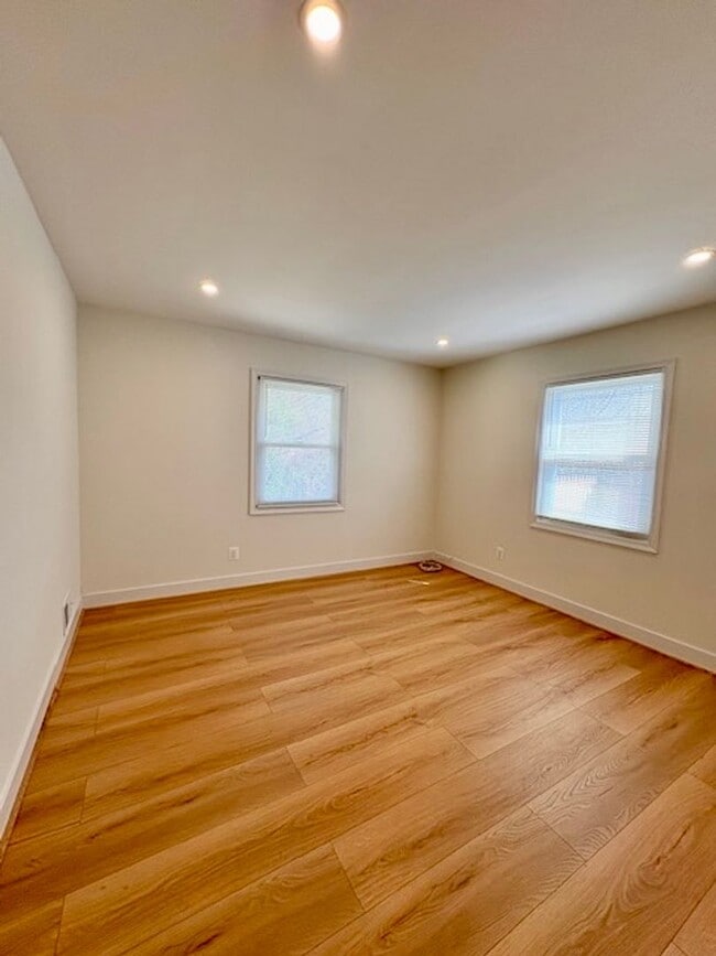 Building Photo - 6007 Crawford Dr