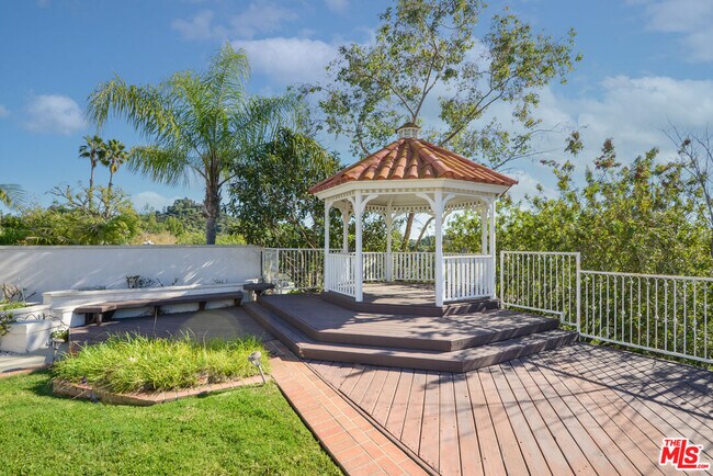 Building Photo - 3119 Hutton Dr