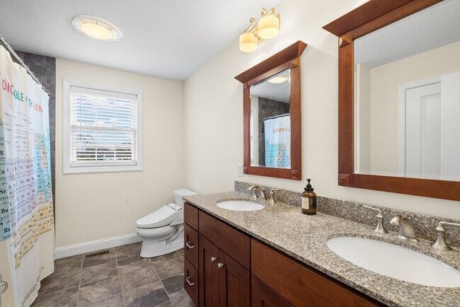 Building Photo - 11 Checkerberry Ln