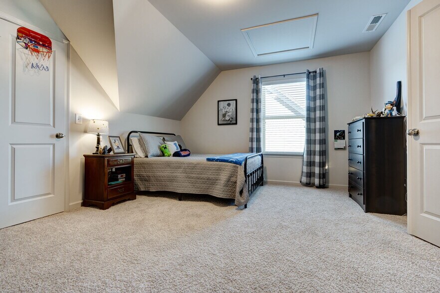 Building Photo - 2134 Springfield Dr