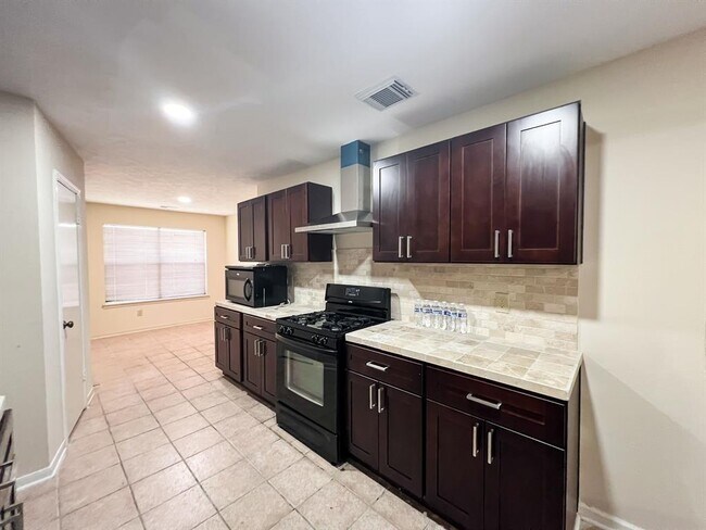 Building Photo - 11114 Springsong Dr