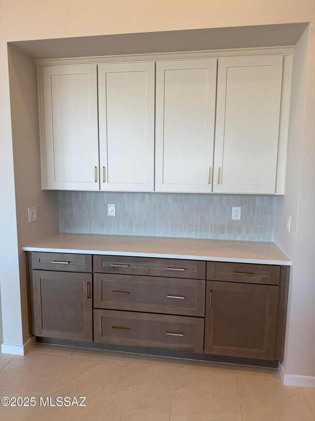 Building Photo - 5981 East Calle Agua Verde