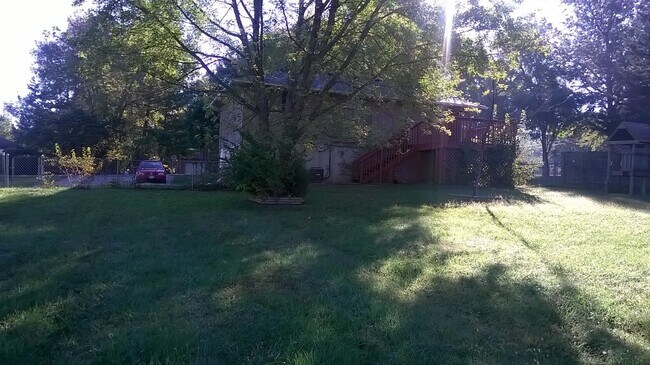 Building Photo - AVAILABLE NOW! Beautiful 3 Bedroom Home in...
